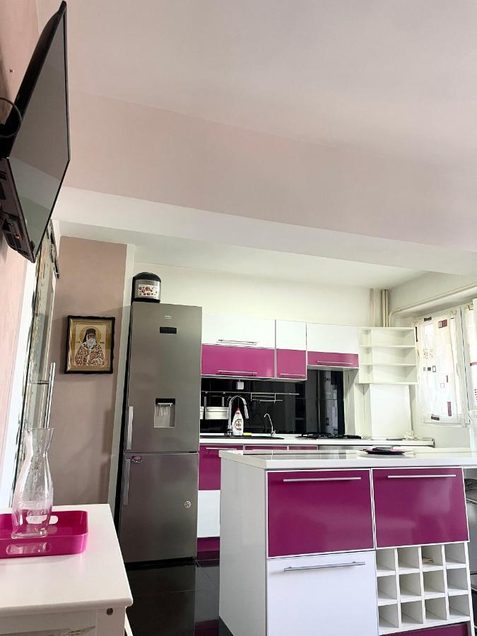 Apartament cu 3 dormitoare Jolie.M Apartment Galaţi Exterior foto