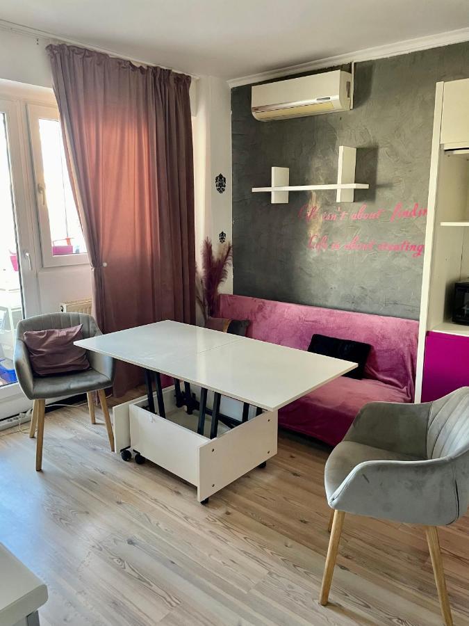 Apartament cu 3 dormitoare Jolie.M Apartment Galaţi Exterior foto