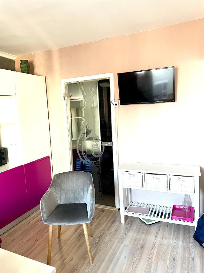Apartament cu 3 dormitoare Jolie.M Apartment Galaţi Exterior foto