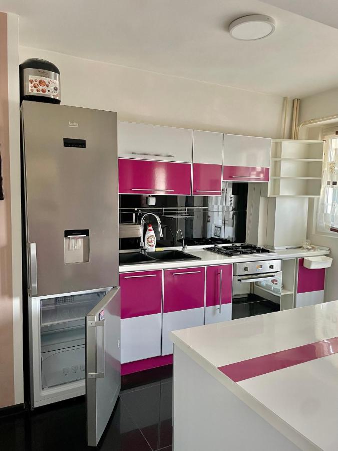 Apartament cu 3 dormitoare Jolie.M Apartment Galaţi Exterior foto